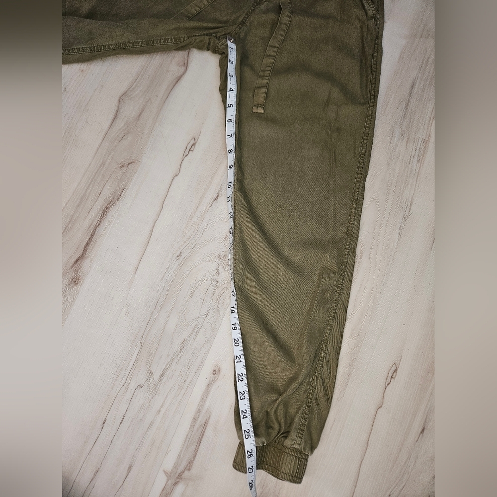 SO High Rise Jogger Pants Olive Green Smocked Waist  Women's Size Small - Picture 8 of 12